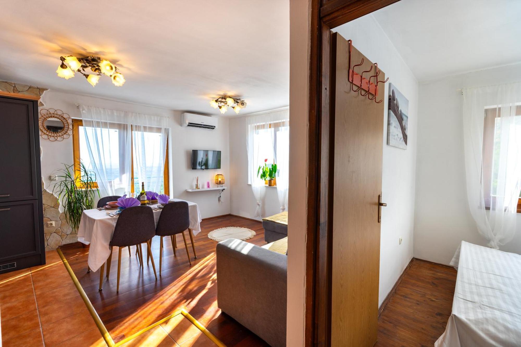 Case de vacanță Olive Garden House In With A View & Bbq